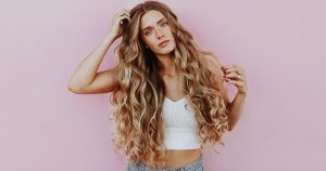 Dieses Hair Tool zaubert Locken ohne starke Hitze, sondern allein durch Luft