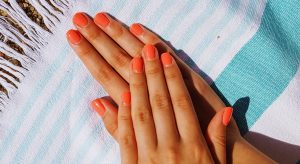 Wanted: Aperol Spritz Nails à la Zendaya